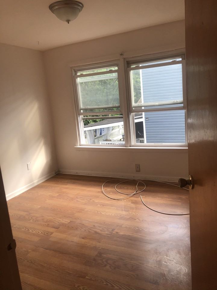 832 E Henry St #2 - Photo 3 of 5