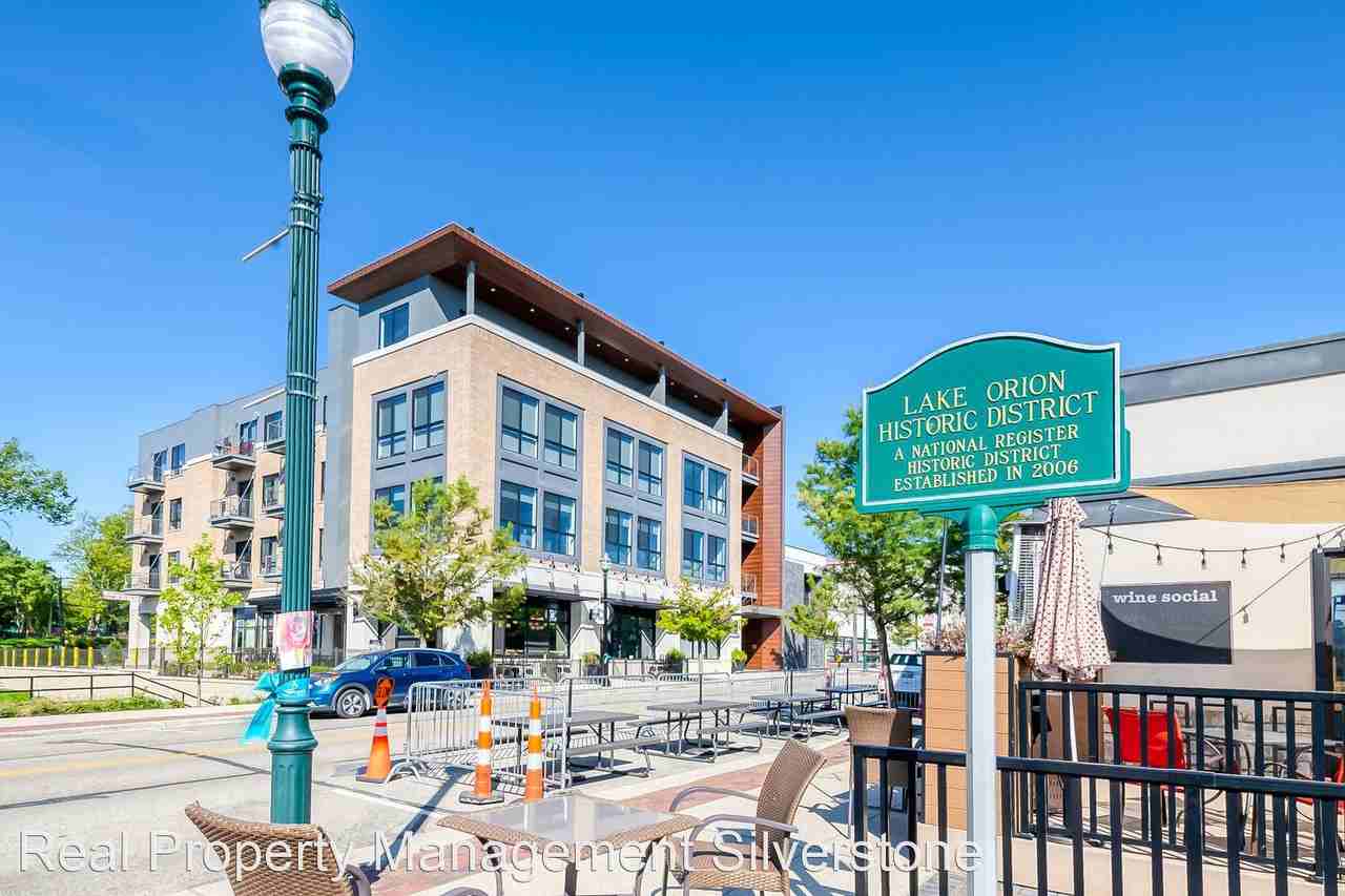 120 South Broadway - Photo 2 of 17