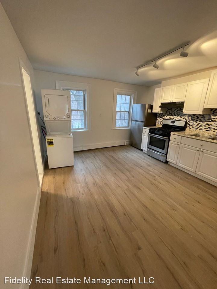 305 Liberty Street - Photo 2 of 11