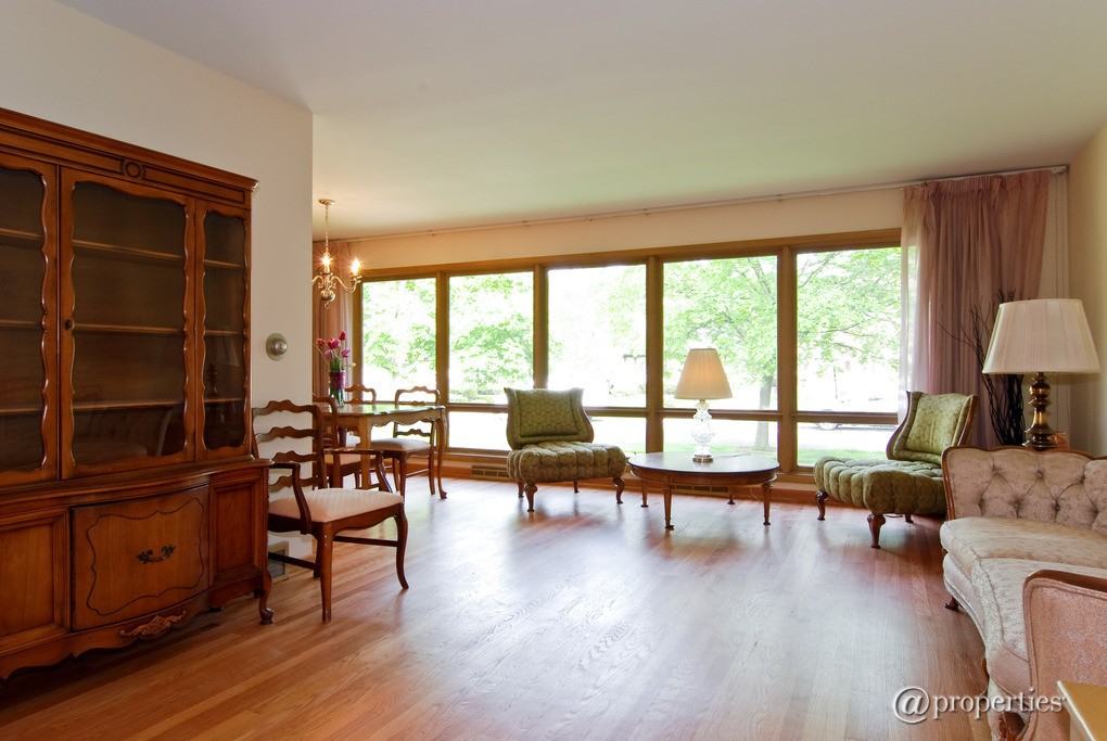 6204 N Forest Glen Ave - Photo 2 of 8