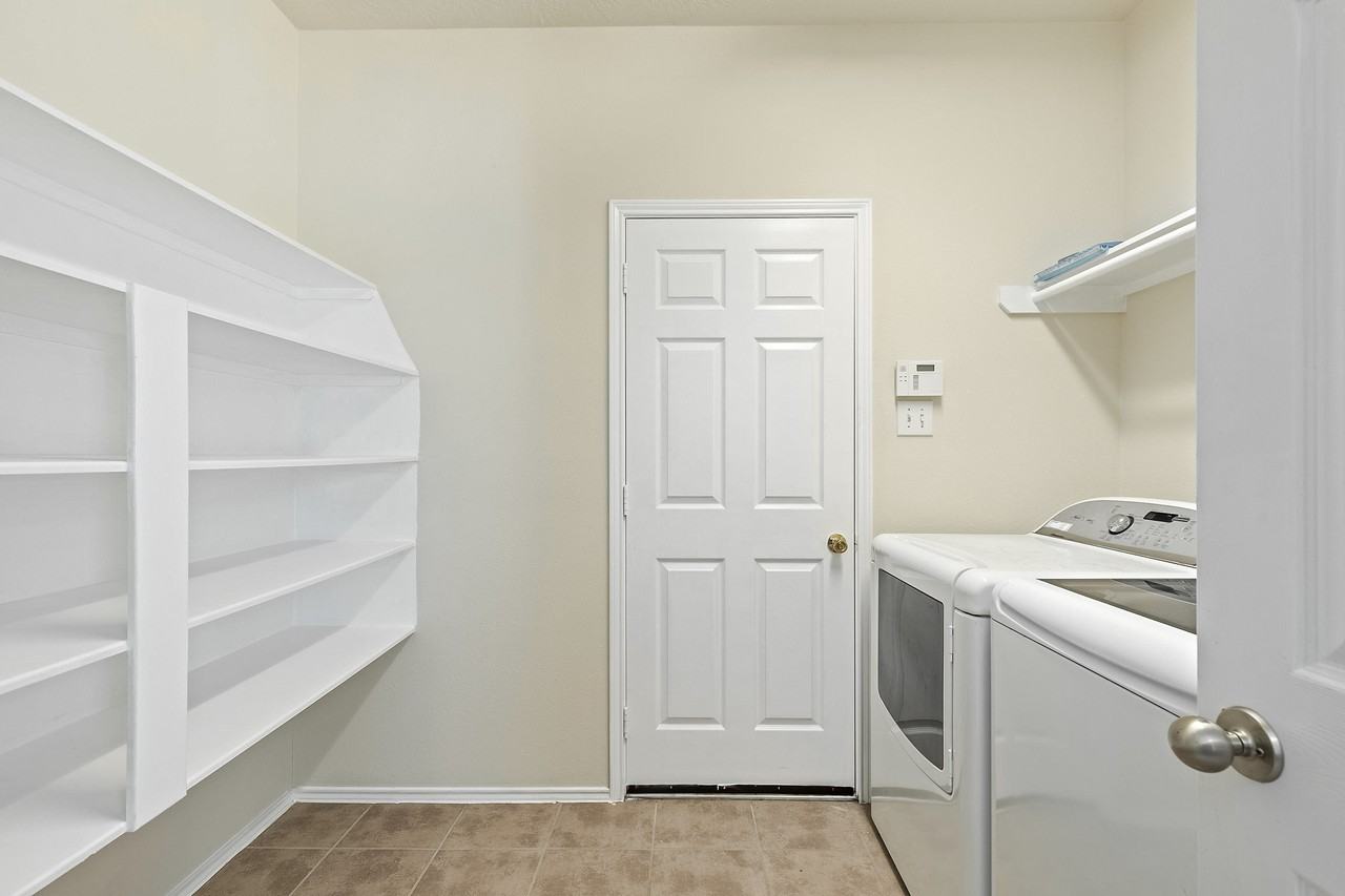 Clarendon Bend Ln - Photo 7 of 15