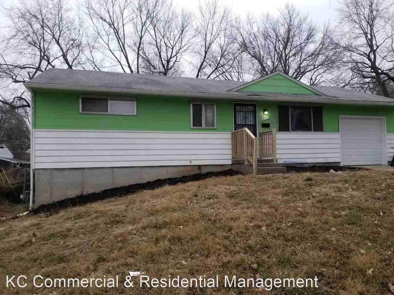8511 Crystal Ave - Photo 2 of 10