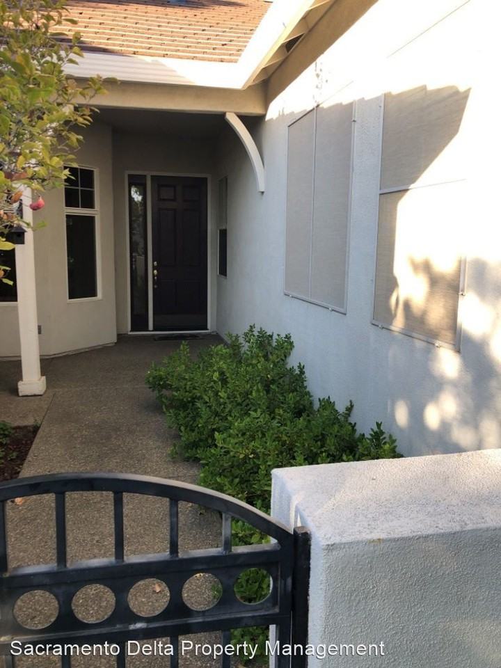 231 Crenshaw Ct - Photo 2 of 30