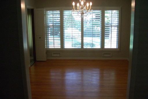 9511 Manor Rd - Photo 3 of 11