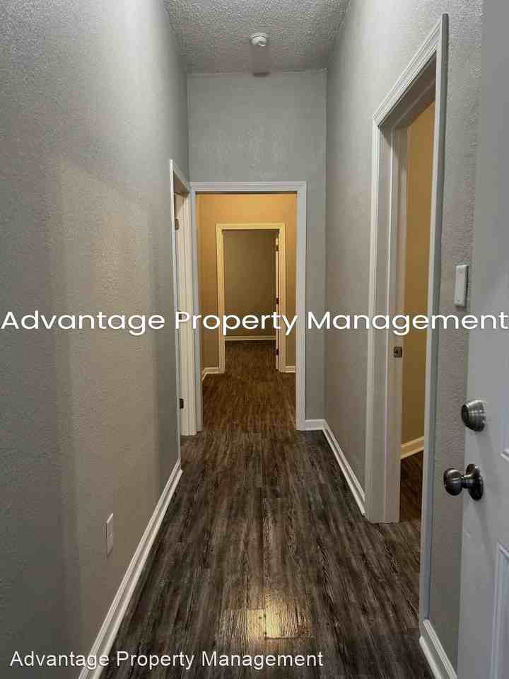 1611 Foster Ave - Photo 3 of 14