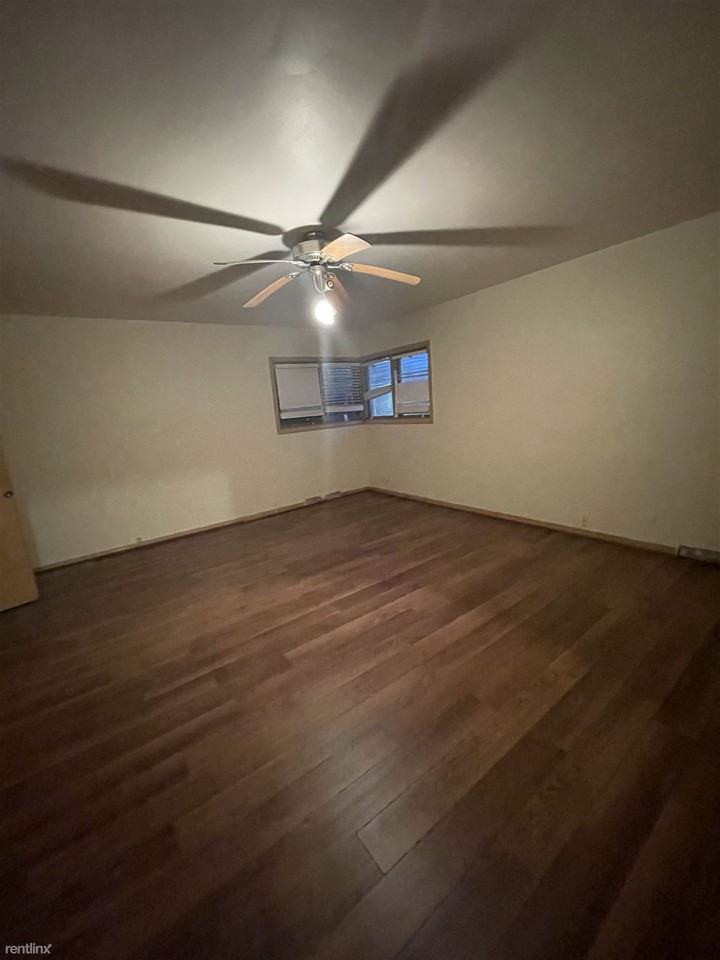 8707 S Euclid Ave - Photo 3 of 4