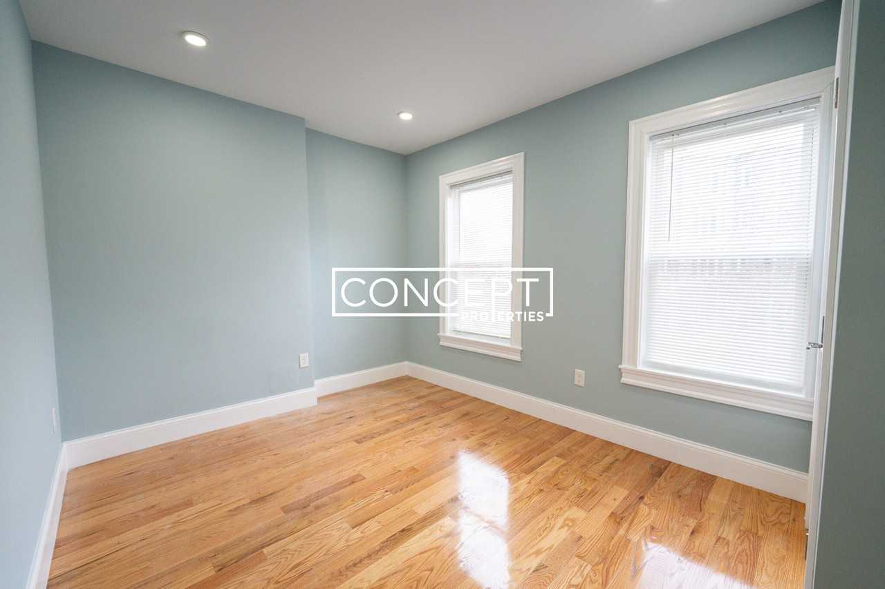 372 Oxford St #3 - Photo 3 of 27