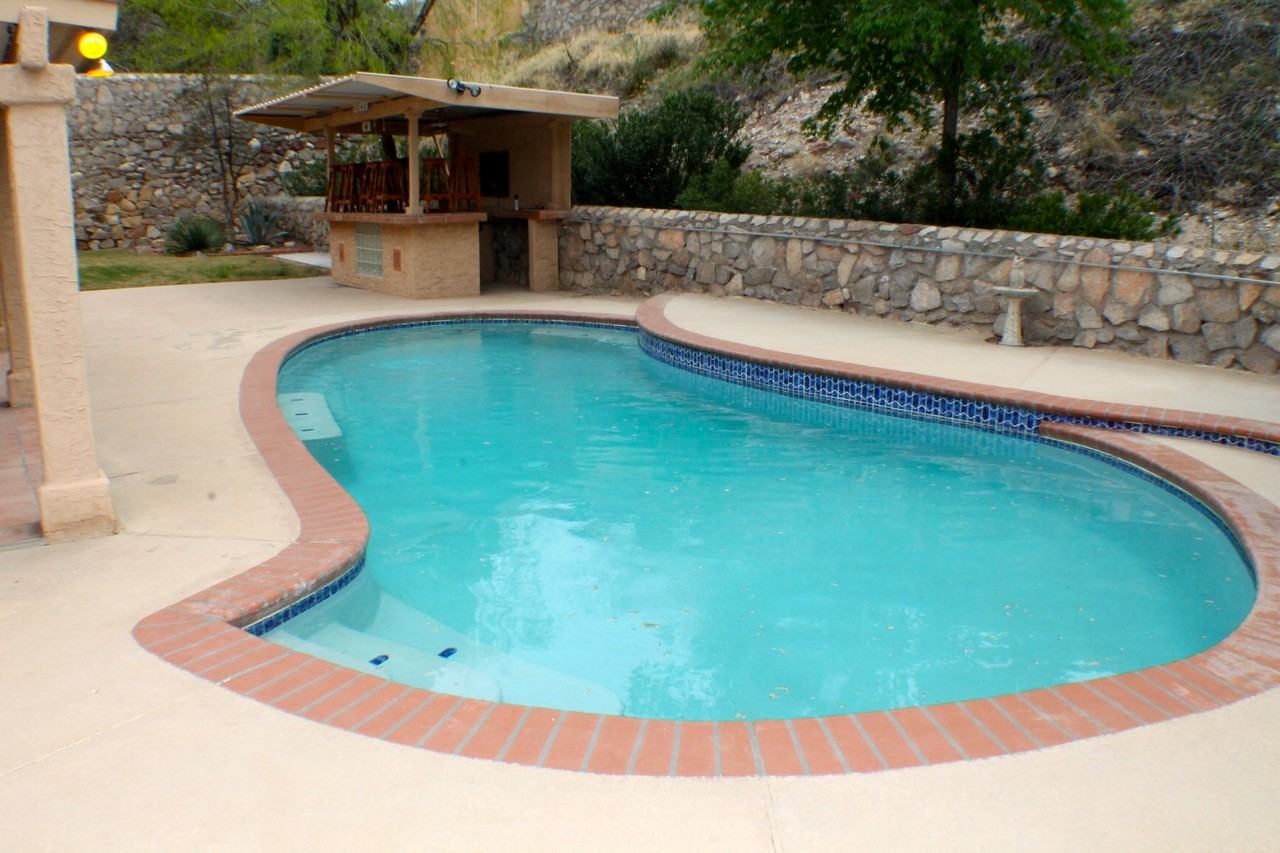 1420 Belvidere St - Photo 2 of 10