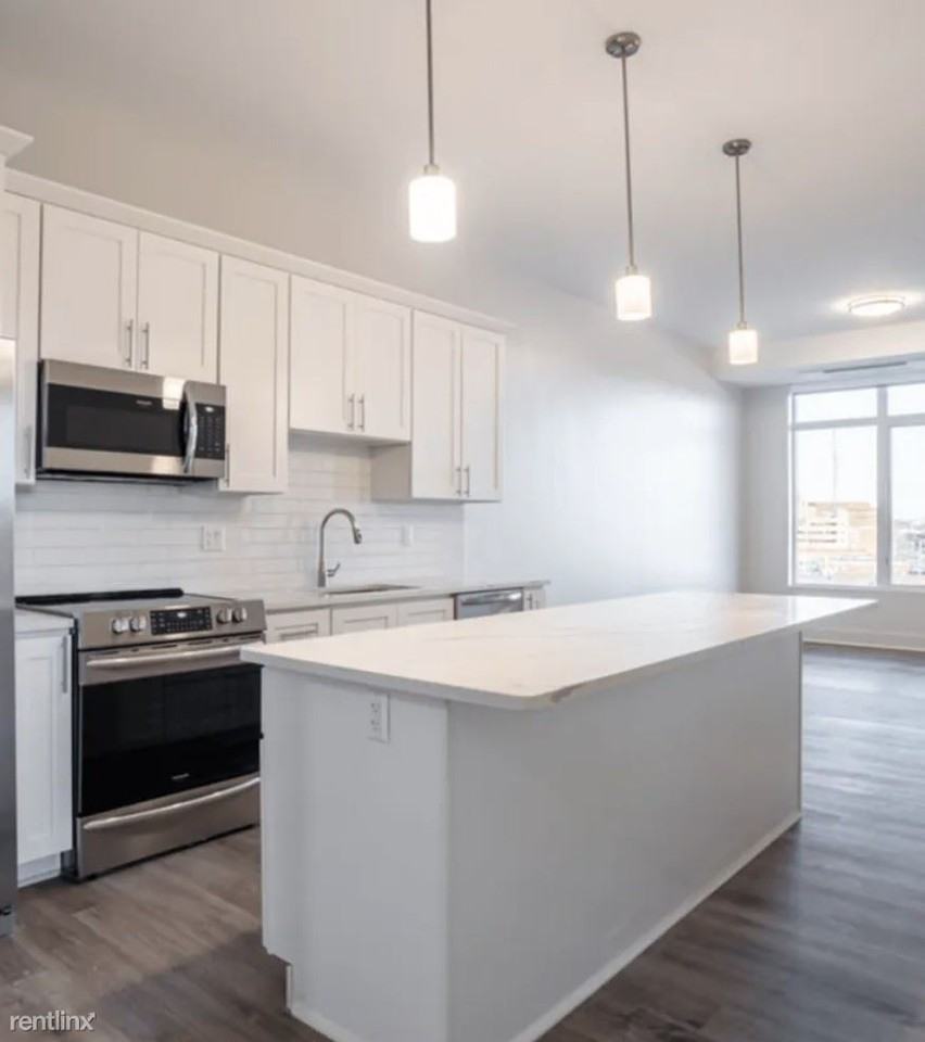 468 W Fountain St - Photo 2 of 9