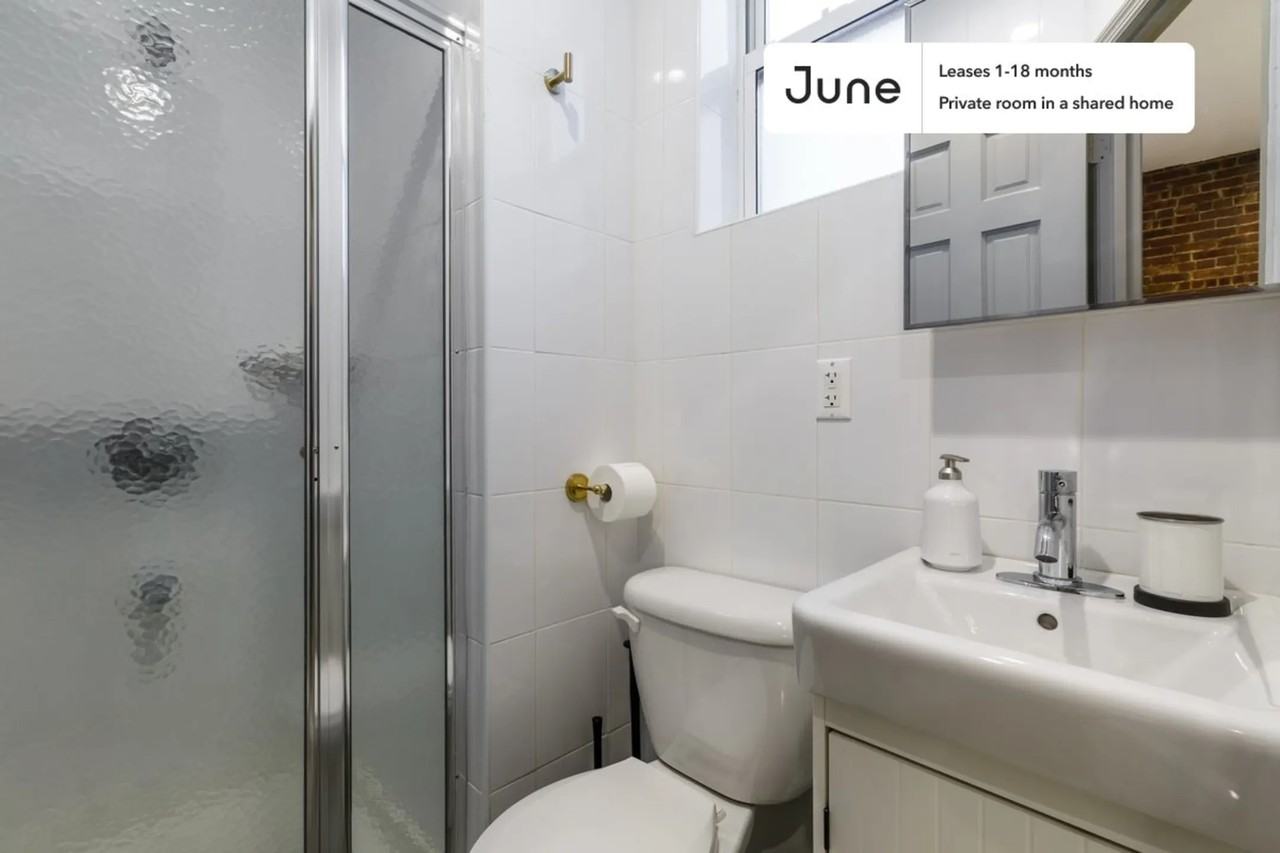 Room for rent. 401 East 57th Street - Photo 3 of 10