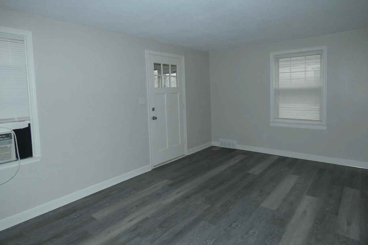 319 E 28th Ave - Photo 2 of 11