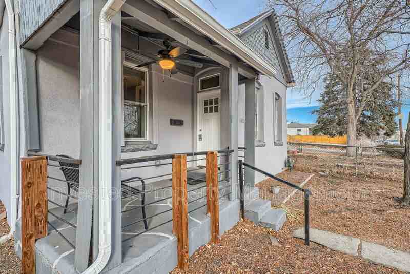 985 King St - Photo 2 of 12