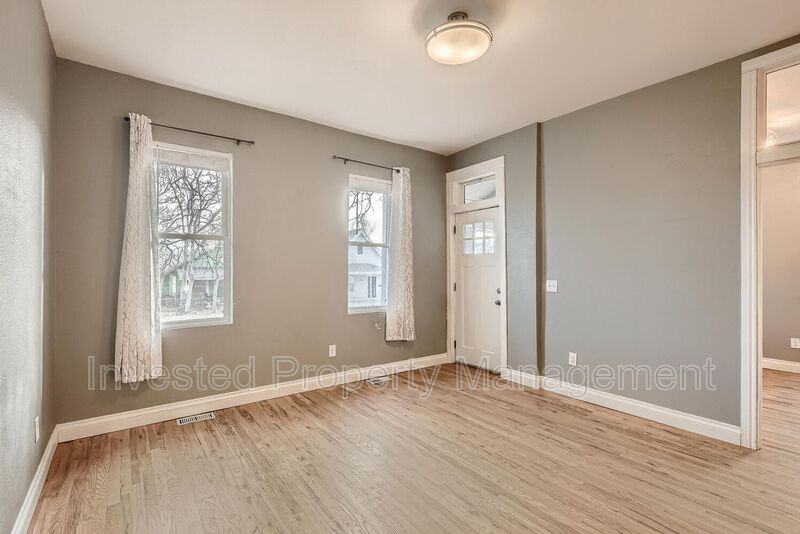 985 King St - Photo 3 of 12