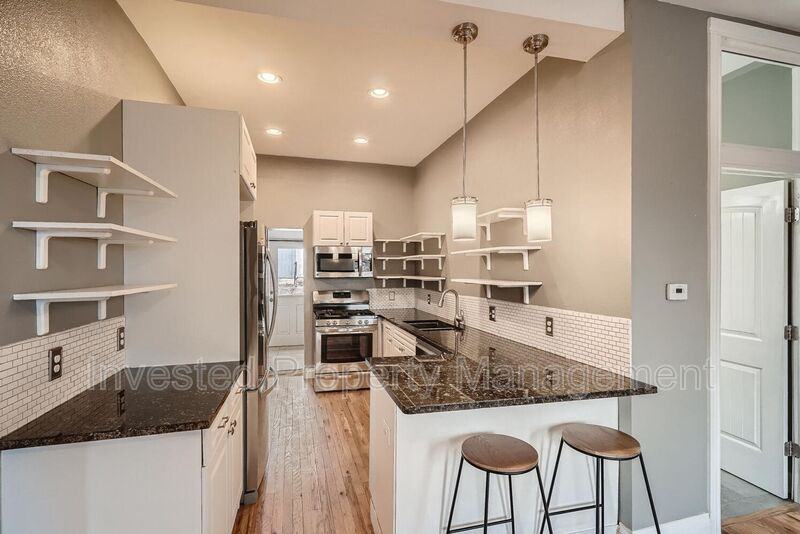 985 King St - Photo 4 of 12