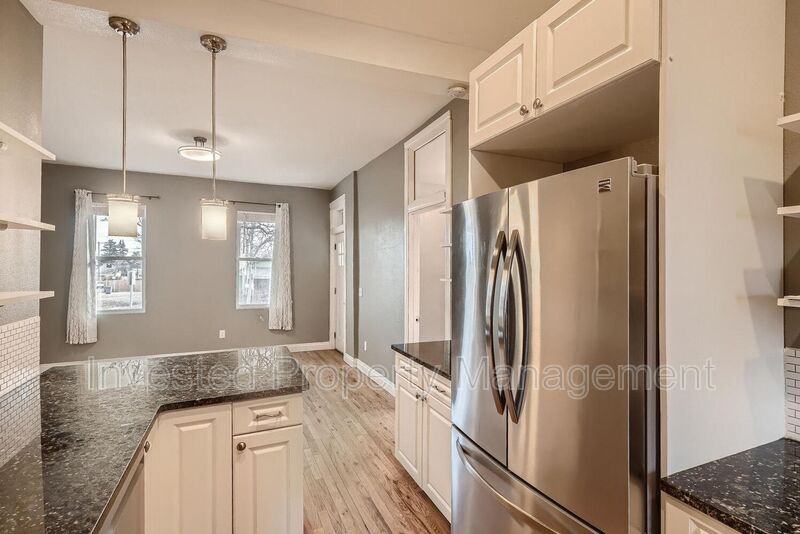 985 King St - Photo 5 of 12