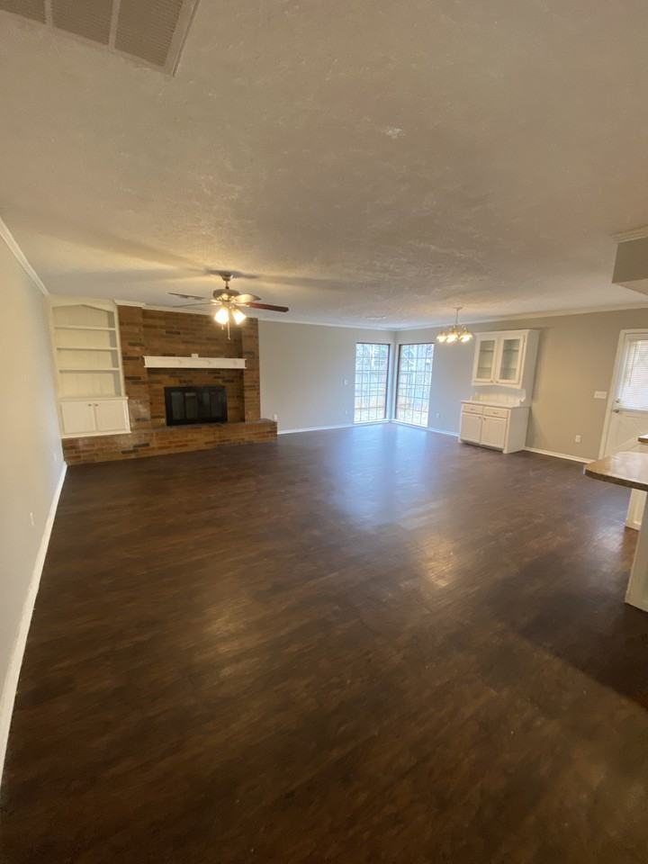 8205 Sw 36th St - Photo 3 of 12