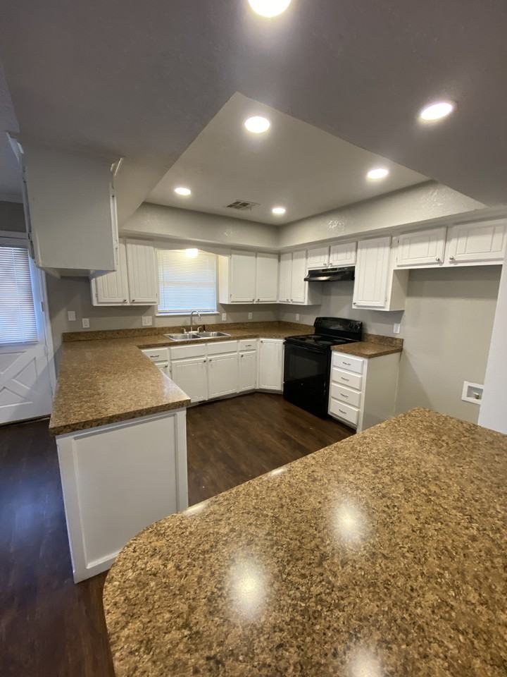 8205 Sw 36th St - Photo 4 of 12