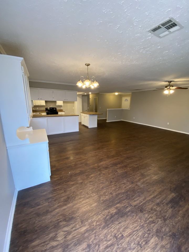 8205 Sw 36th St - Photo 5 of 12