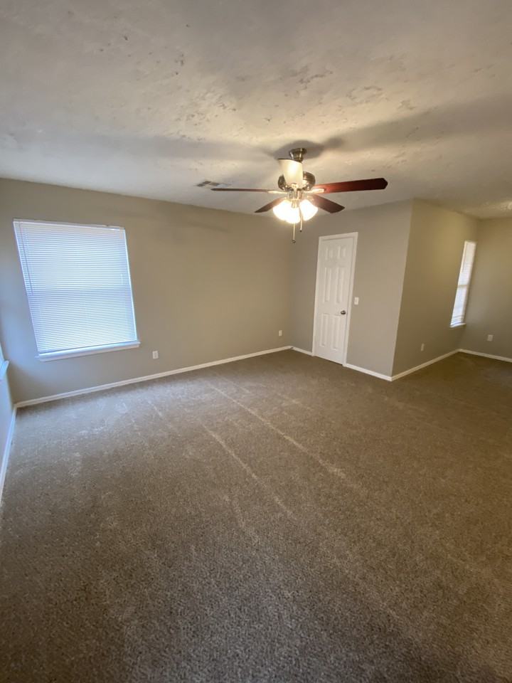 8205 Sw 36th St - Photo 6 of 12