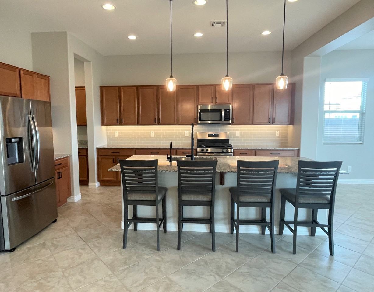 21046 E Mayberry Rd - Photo 2 of 32