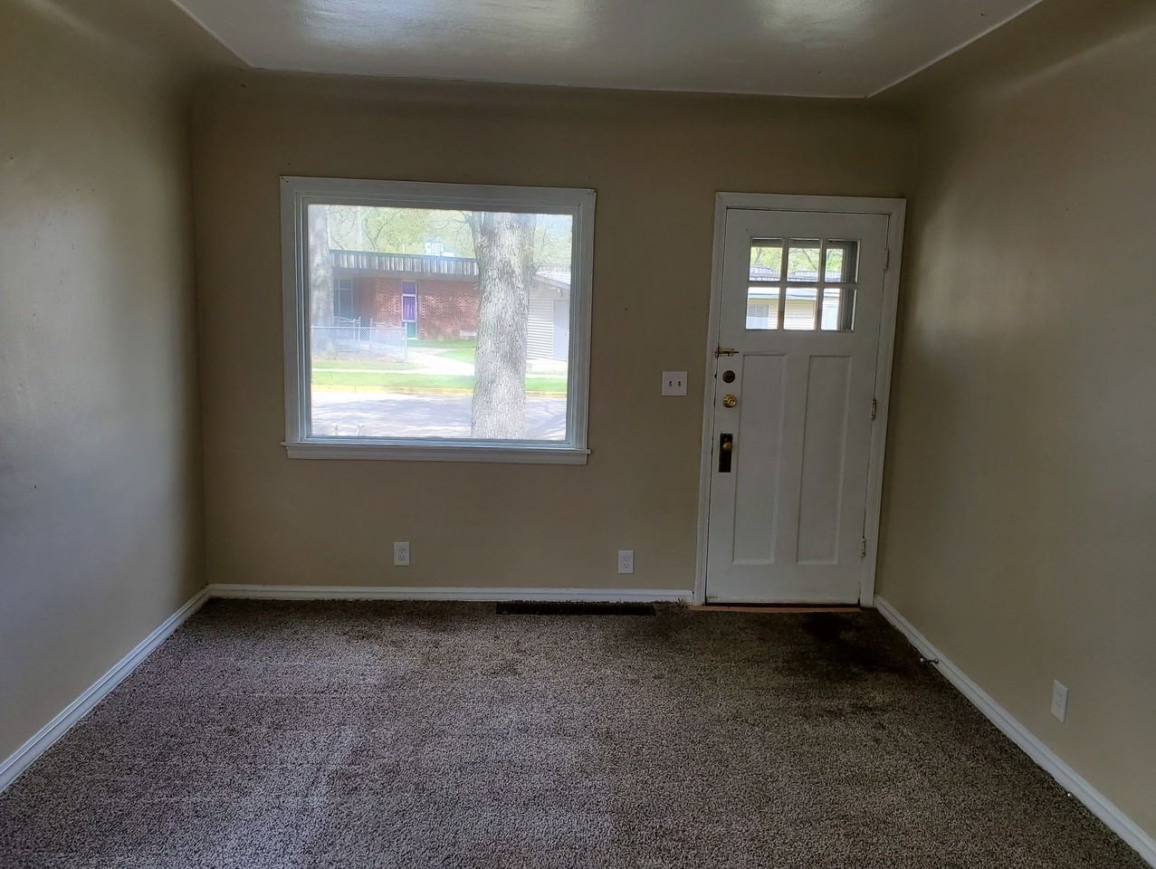 113 Harrison Blvd - Photo 4 of 23