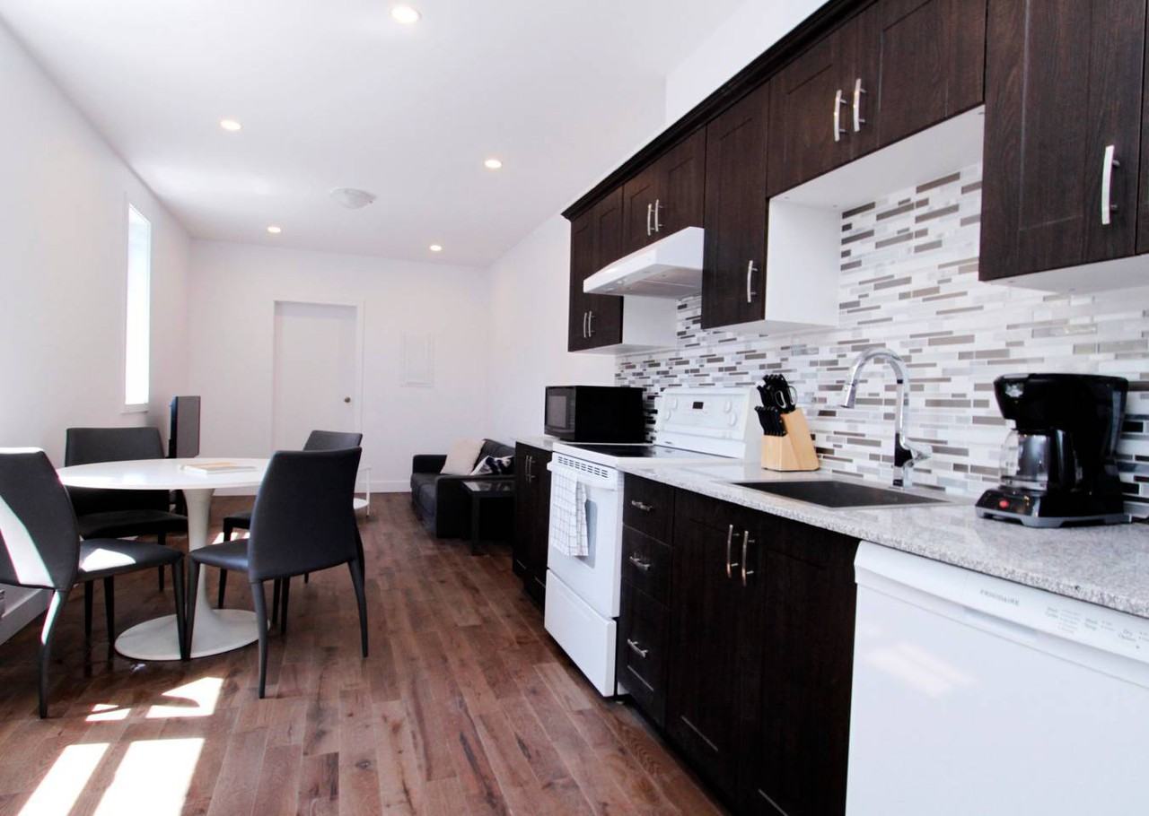 3774 Rue De Bullion - Photo 3 of 14