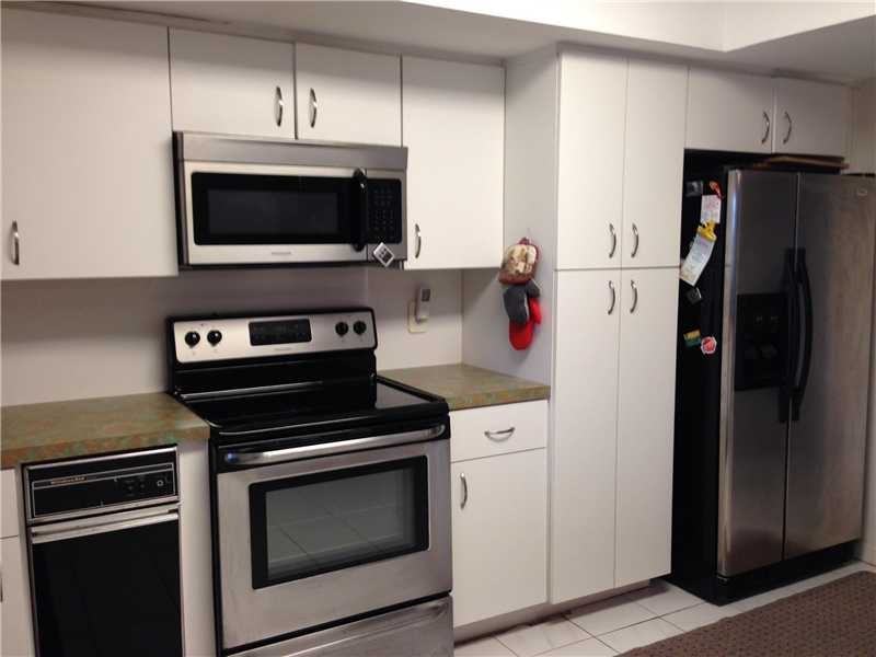 6400 Dolphin Dr - Photo 3 of 4