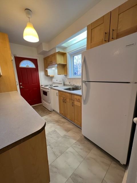 929 Bronson Avenue - Photo 3 of 51