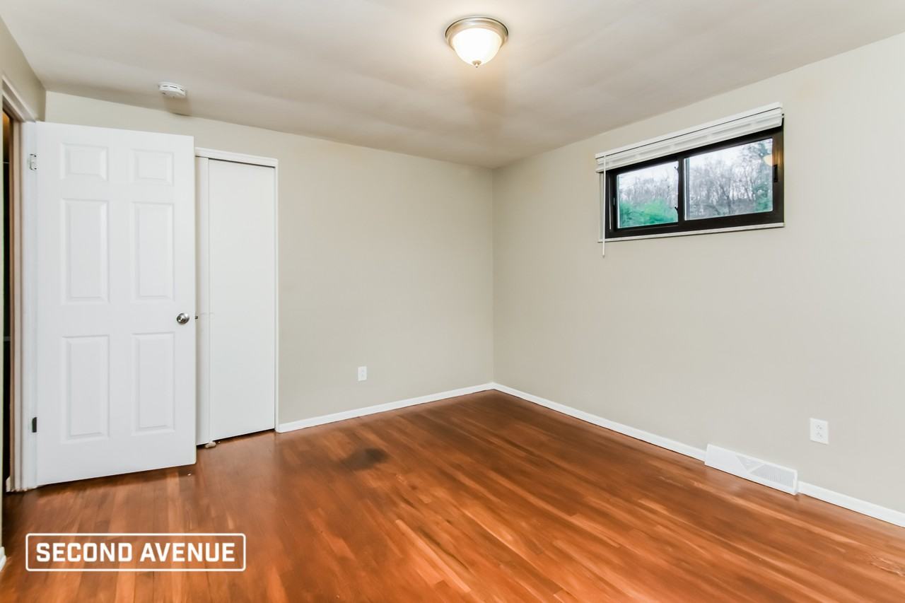 11556 Mckee Rd - Photo 4 of 14