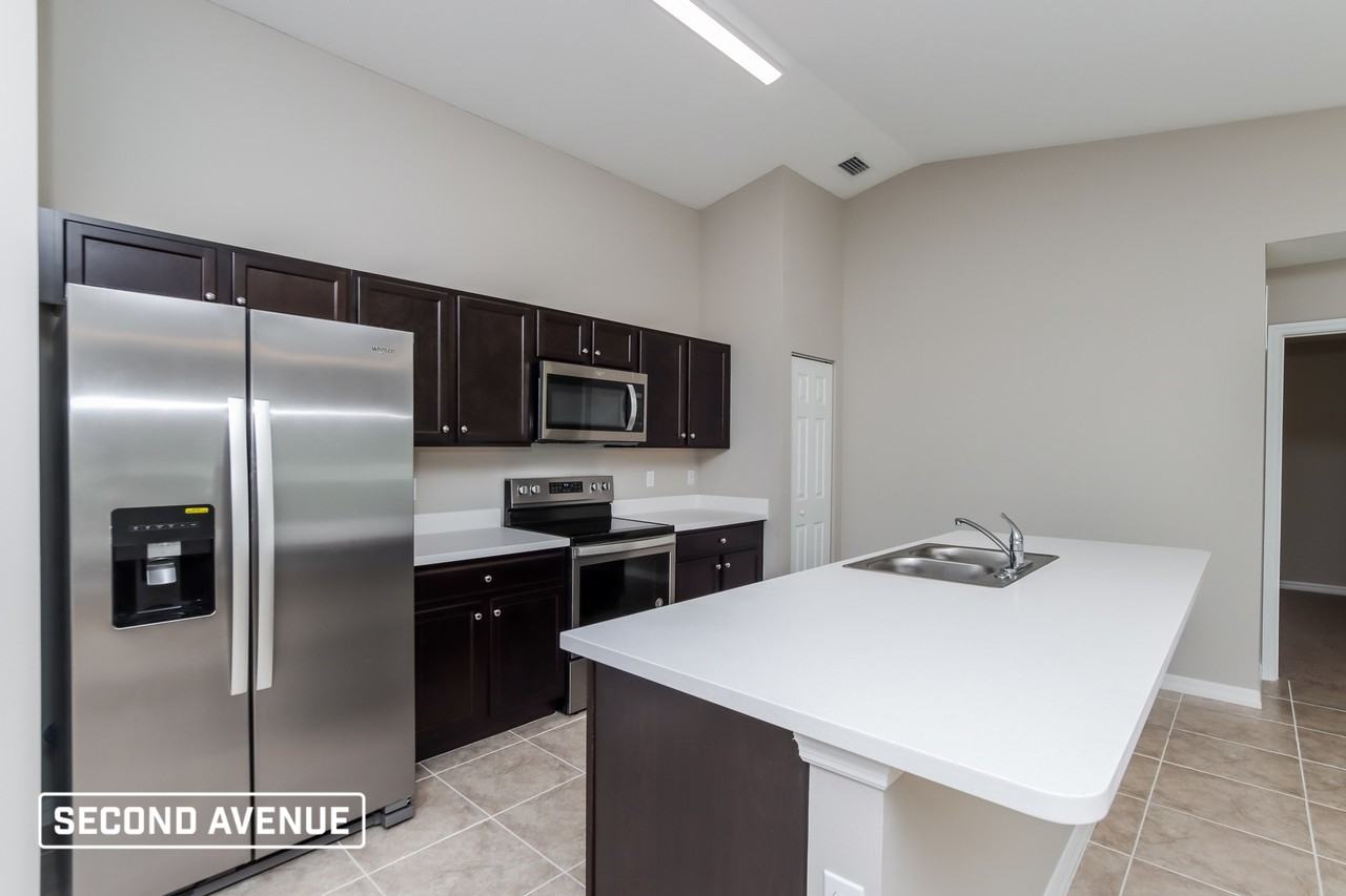 1135 Tarleton St Se - Photo 3 of 18