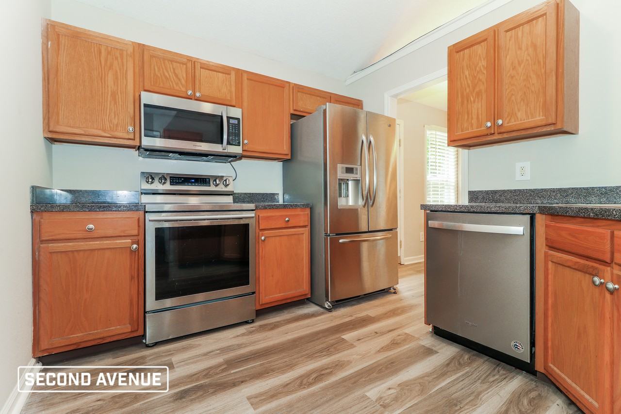 905 Woodwind Dr - Photo 2 of 12