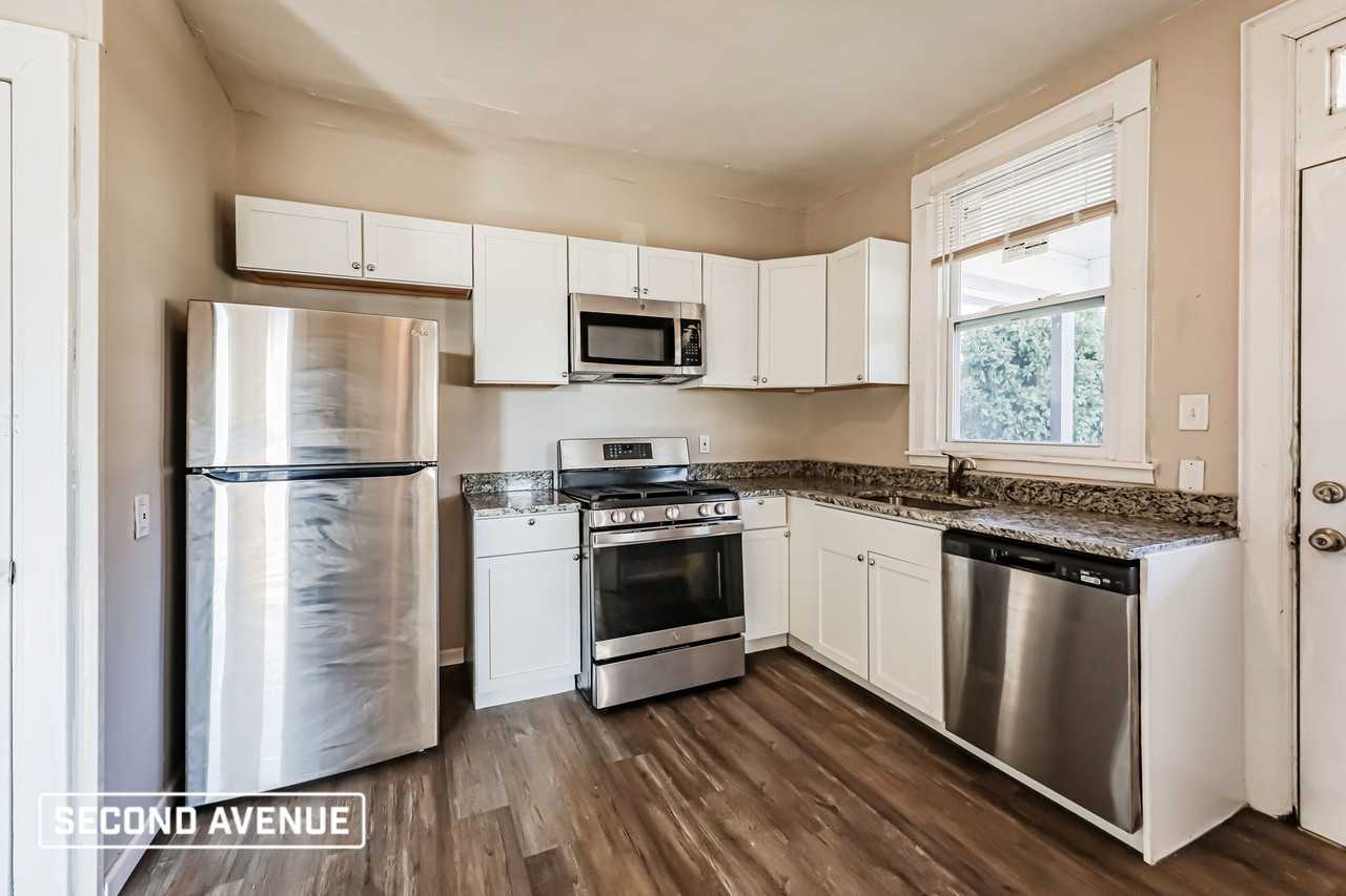 719 2nd St - Photo 3 of 15