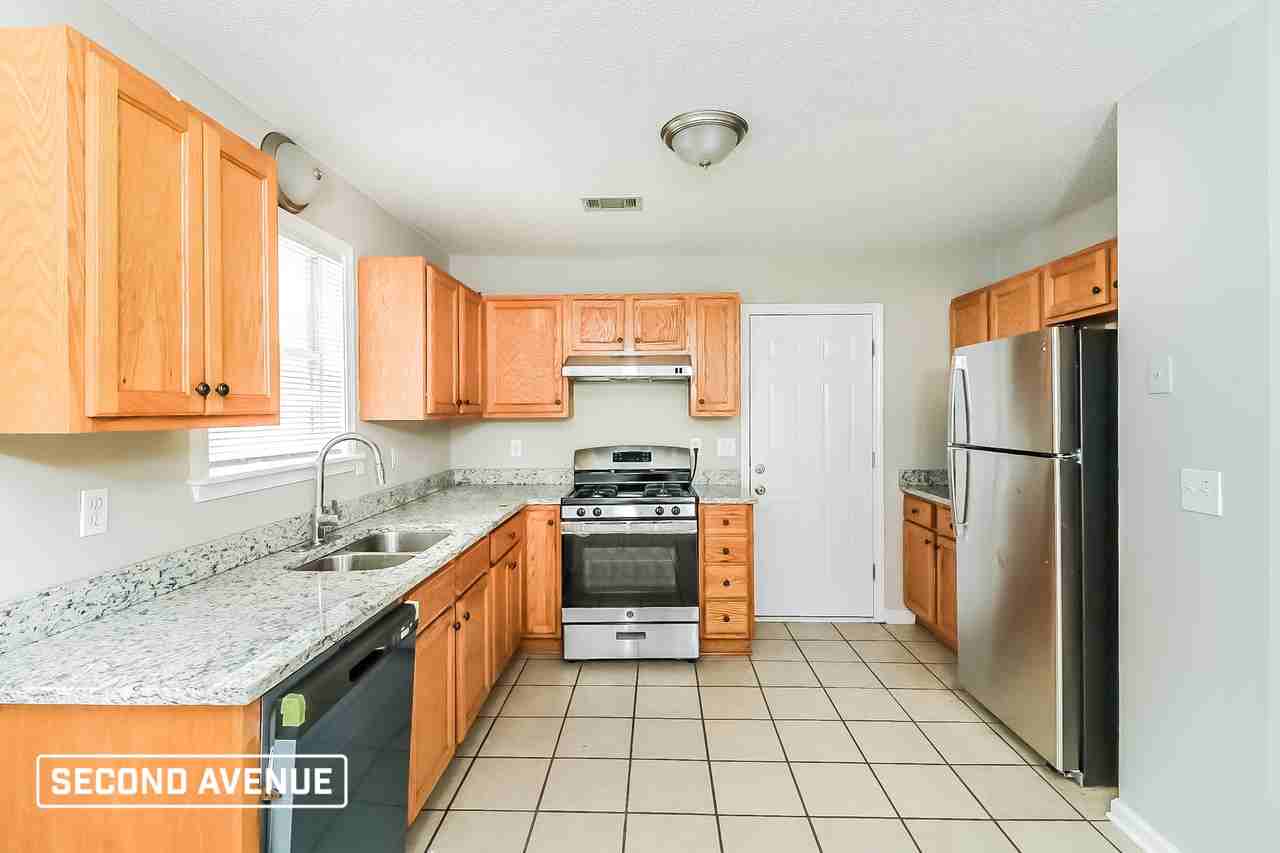 514 Willow Creek Dr - Photo 3 of 16