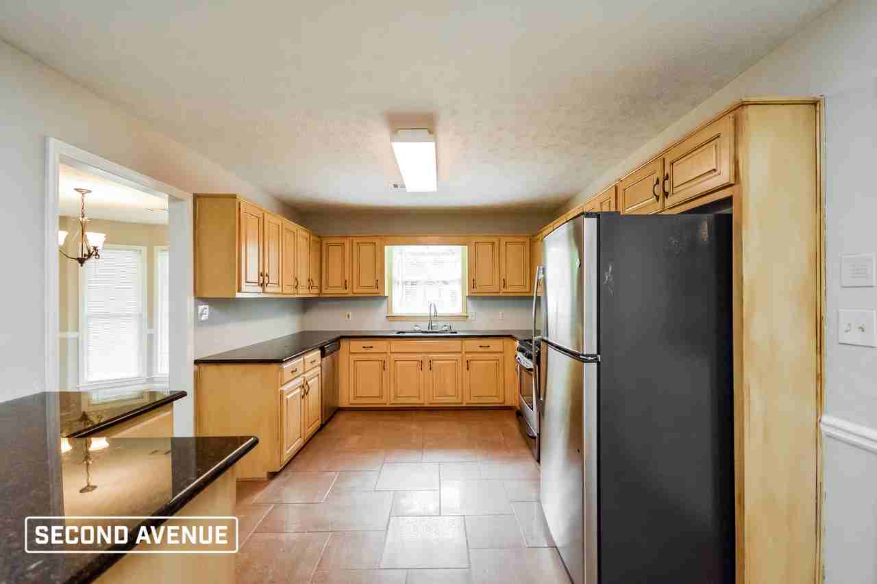4830 Thornwood Dr - Photo 3 of 21
