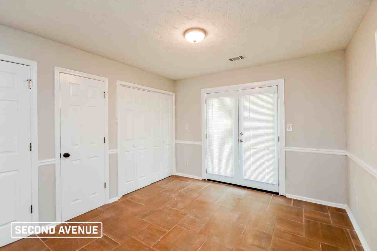 4830 Thornwood Dr - Photo 4 of 21
