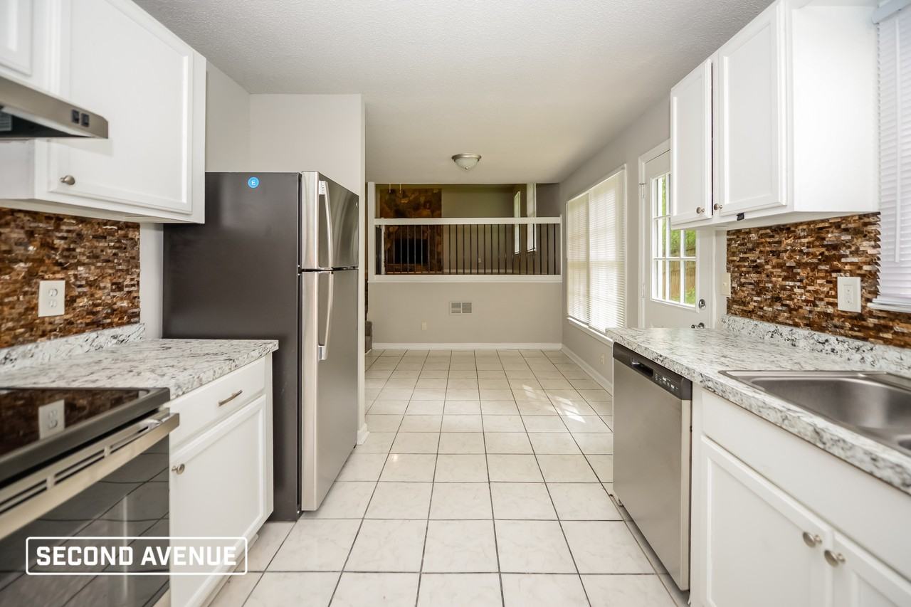 2209 Summertown Dr - Photo 2 of 14