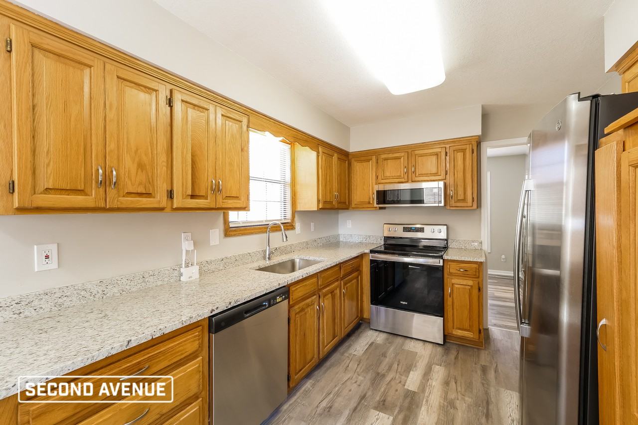 117 Monroe Ave - Photo 2 of 20