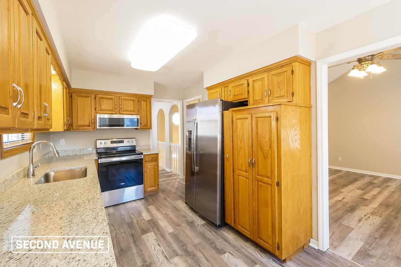 117 Monroe Ave - Photo 3 of 20
