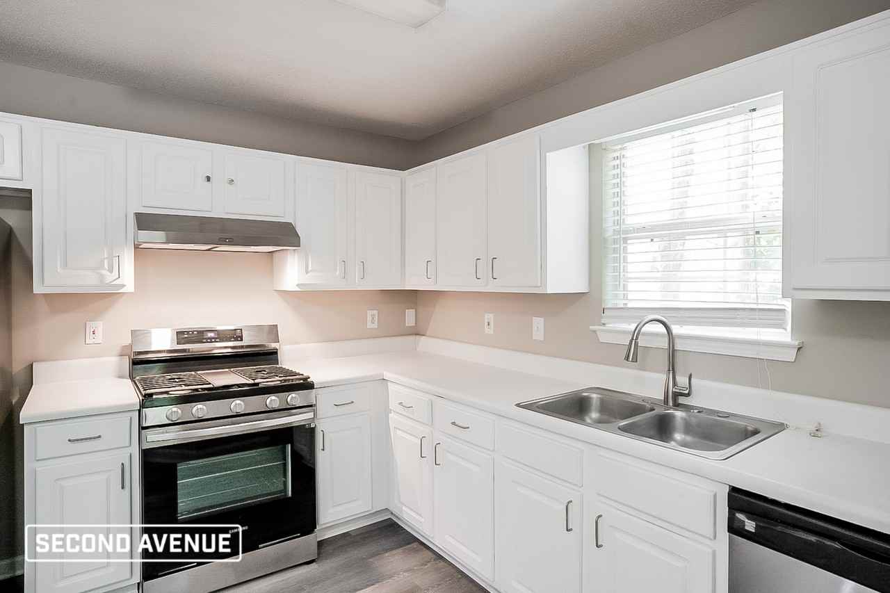 6410 Hillview Ln - Photo 4 of 26