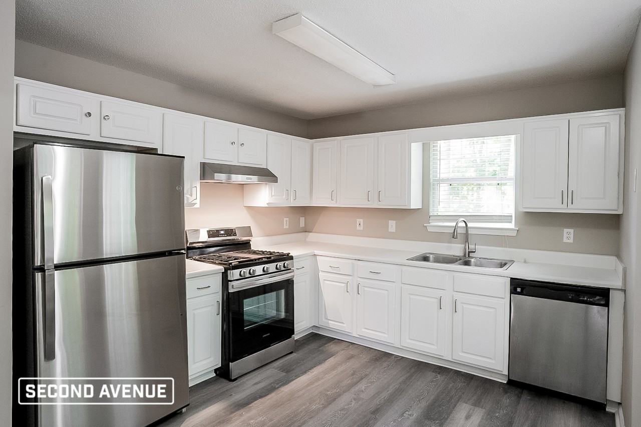 6410 Hillview Ln - Photo 3 of 26