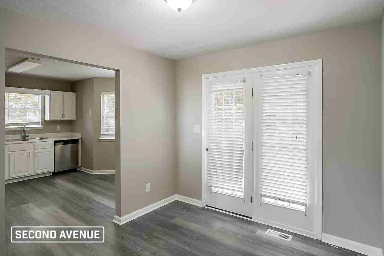 6410 Hillview Ln - Photo 7 of 26