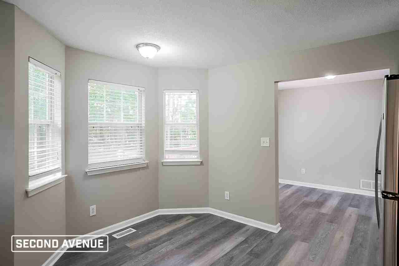 6410 Hillview Ln - Photo 5 of 26