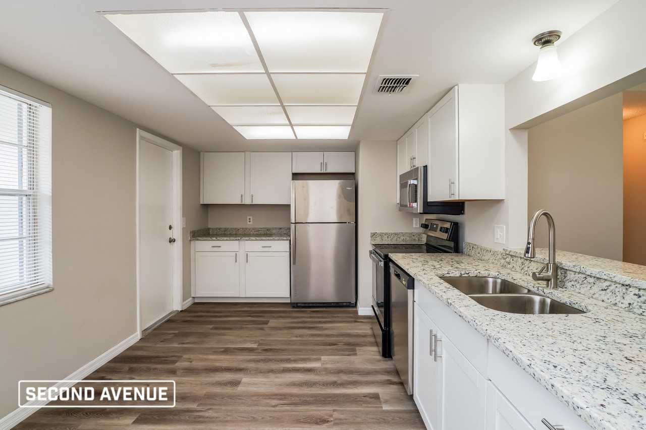 10531 Wyndcliff Dr - Photo 2 of 23