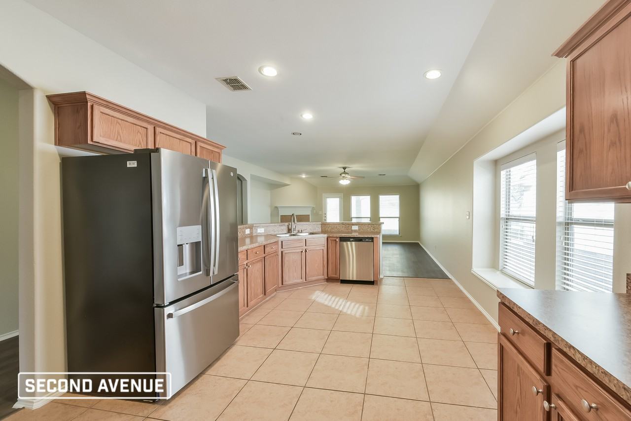 5828 Fathom Dr - Photo 3 of 20
