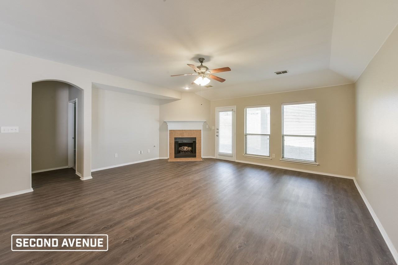 5828 Fathom Dr - Photo 6 of 20