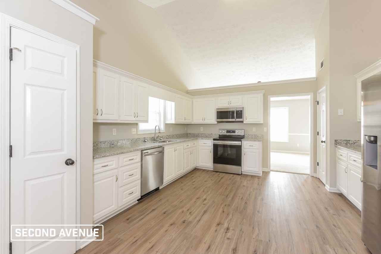 2725 Lenora Springs Dr - Photo 2 of 19