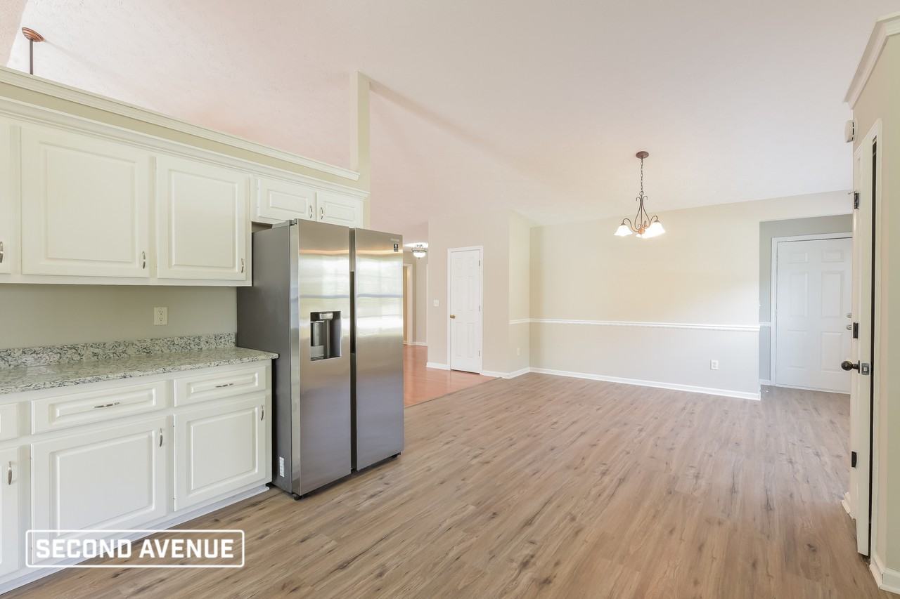 2725 Lenora Springs Dr - Photo 3 of 19
