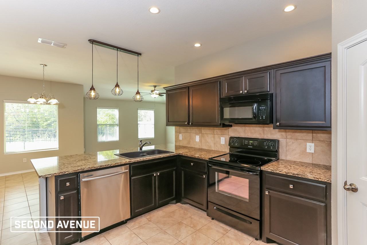 621 Creekview Dr - Photo 4 of 22