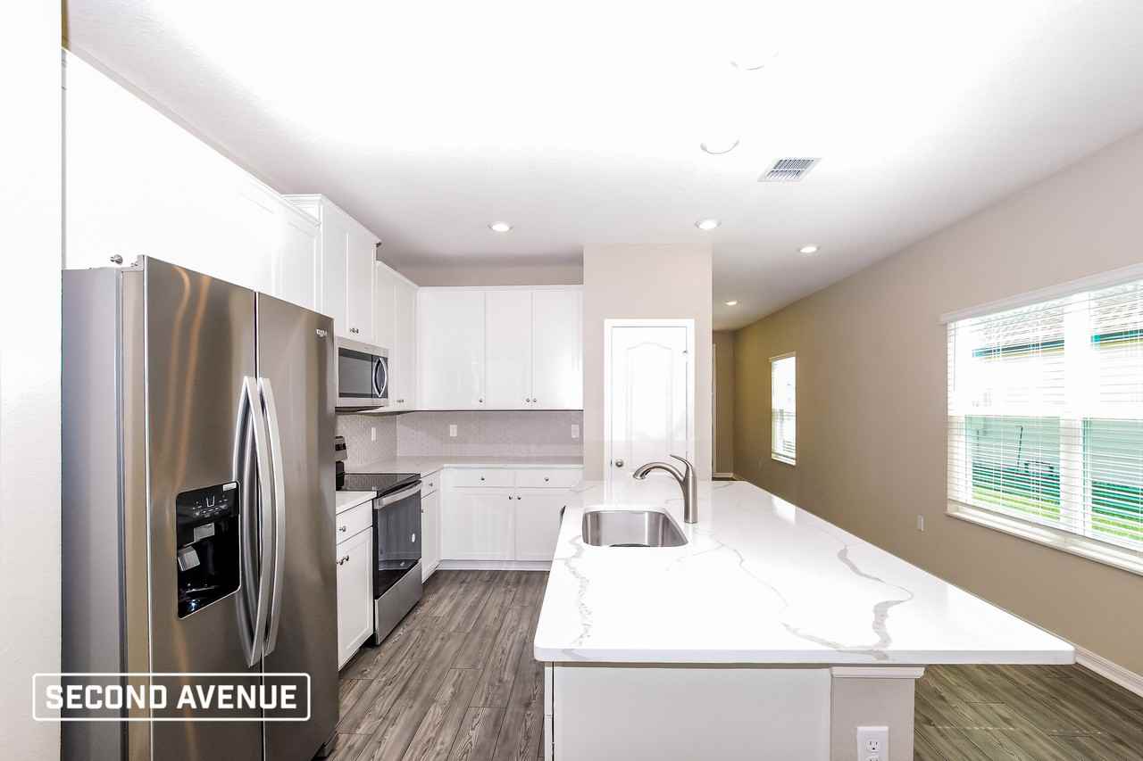 512 Falcon Ridge Rd - Photo 3 of 20