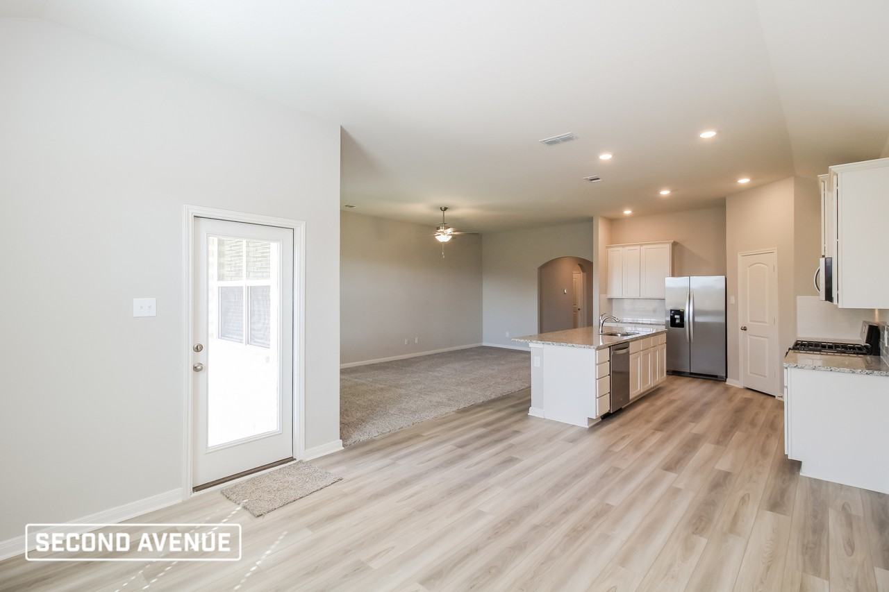 2112 Jeanine Dr - Photo 6 of 20